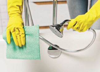 Uz ovaj jednostavan i jeftin trik kupatilo će vam blistati očas posla