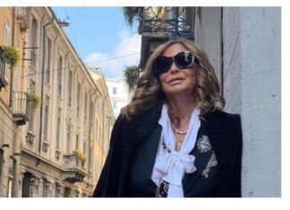 Način na koji se ova žena oblači u 73. godini je čista umetnost: 8 pravila za starije dame koje žele da izgledaju otmeno Način na koji se ova žena oblači u 73. godini je čista umetnost: 8 pravila za starije dame koje žele da izgledaju otmeno - featured image