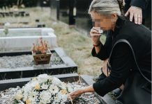 Dva meseca je na grobu muža viđala TUĐE cveće: Pomislila da je imao ljubavnicu, pa doživela još veći ŠOK! Dva meseca je na grobu muža viđala TUĐE cveće: Pomislila da je imao ljubavnicu, pa doživela još veći ŠOK! - featured image