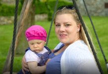 Nakon saznanja da ne može da rodi, Sara i muž su usvojili devojčicu: Posle 5 dana stiže poziv – “Dolazim po svoje dete” Nakon saznanja da ne može da rodi, Sara i muž su usvojili devojčicu: Posle 5 dana stiže poziv – “Dolazim po svoje dete” - featured image